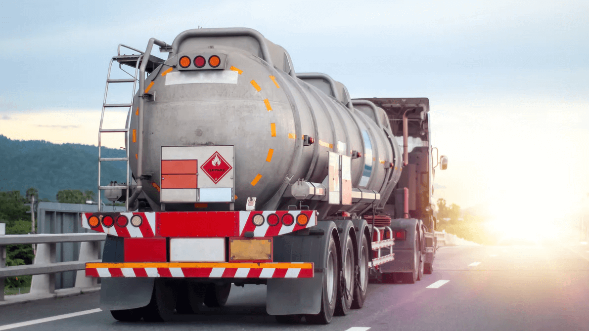 Desafios e Estratégias na Logística de Transporte de Produtos Perigosos