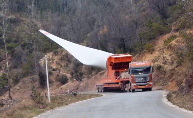 Gigantes na Estrada: Logística de Grandes Cargas
